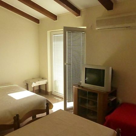 אומיסאליי Apartments Vila Lavanda מראה חיצוני תמונה