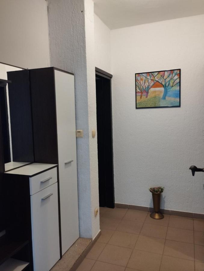אומיסאליי Apartments Vila Lavanda מראה חיצוני תמונה