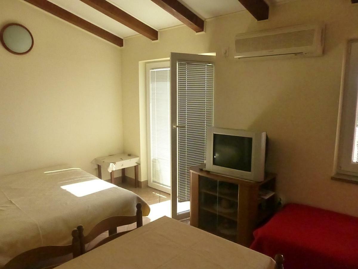 אומיסאליי Apartments Vila Lavanda מראה חיצוני תמונה