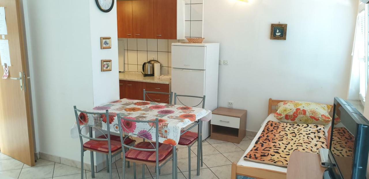אומיסאליי Apartments Vila Lavanda מראה חיצוני תמונה