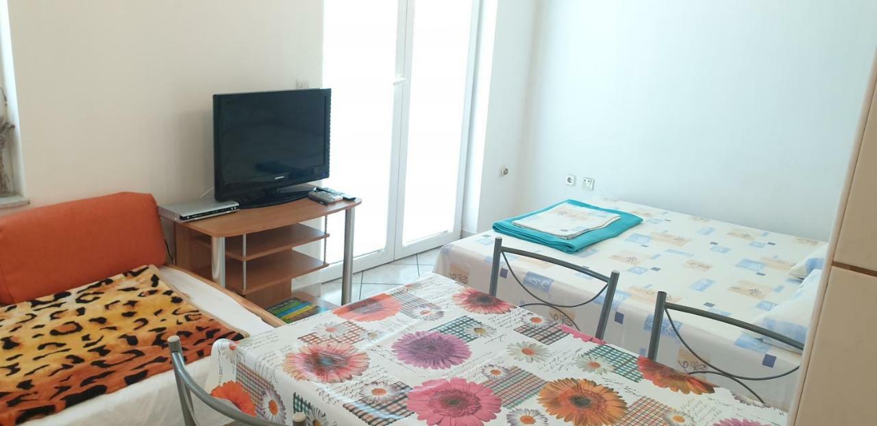 אומיסאליי Apartments Vila Lavanda מראה חיצוני תמונה